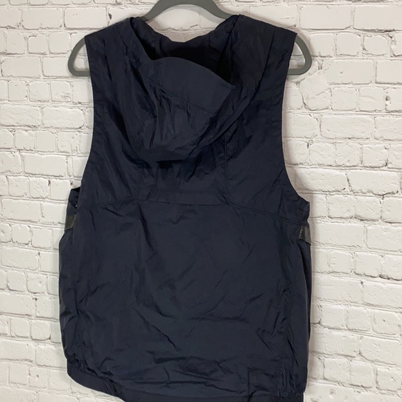 Under armor Runner’s Performance Vest Size Large - Picture 3 of 4